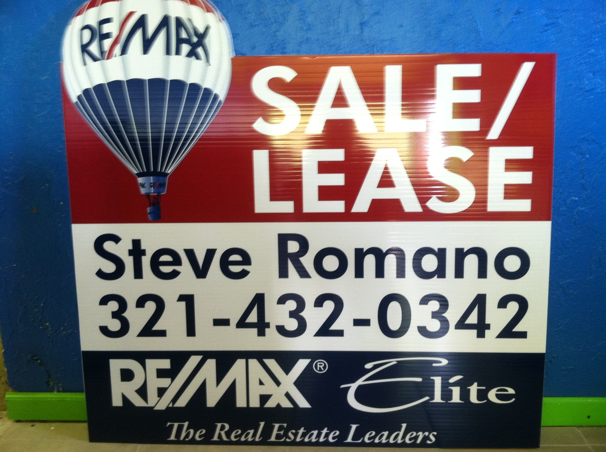 REMAX real estate sign produced by Wrap Giants